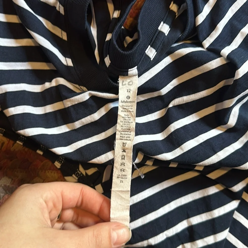 LULULEMON NAVY BLUE STRIPE STRETCH MUSCLE TANK